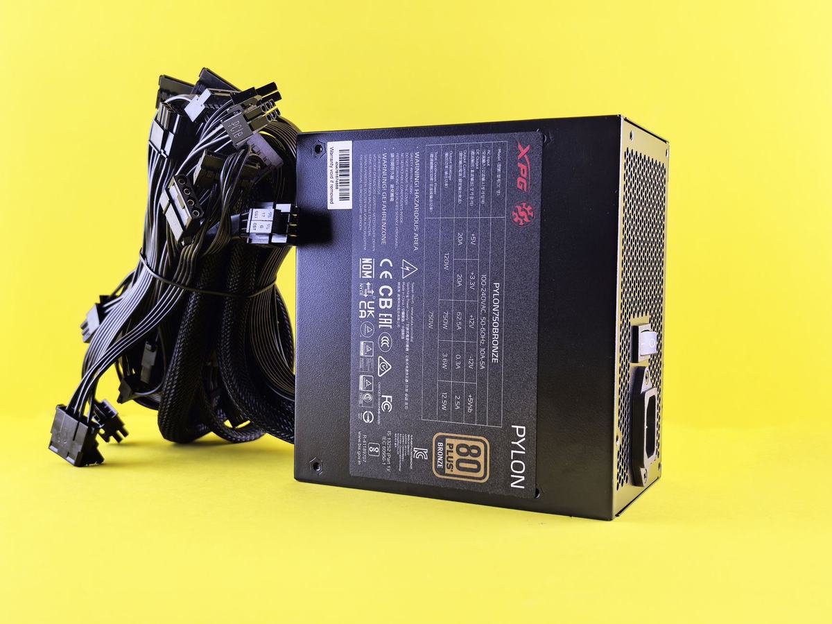 Zdroj 650 W 80+ Gold, modulárny